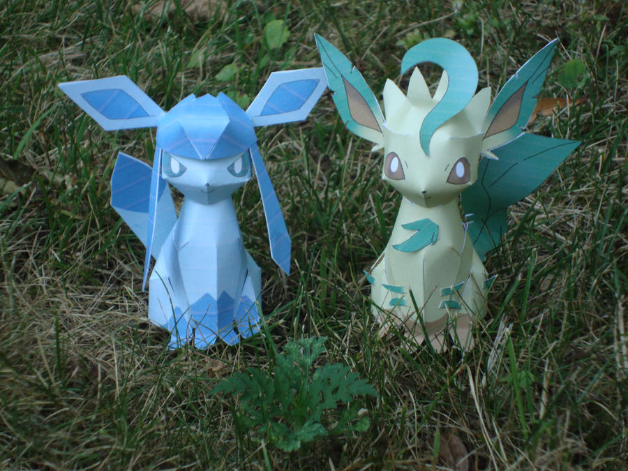 glaceon_and_leafeon_by_animegang-d4611u7